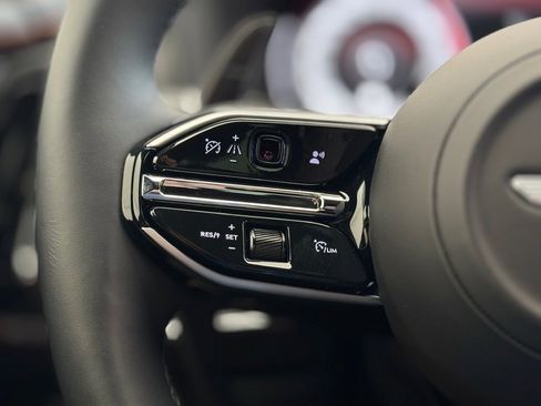 Used 2025 Aston Martin DBX 707 image 12