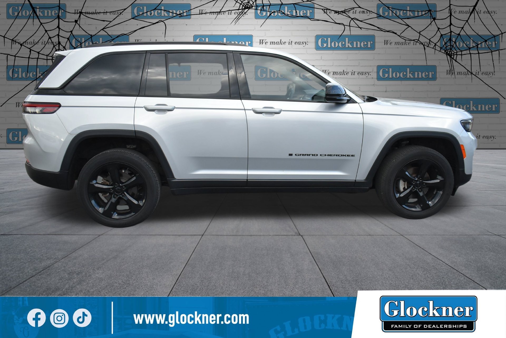 Used 2023 Jeep Grand Cherokee Altitude AWD/4WD image 4