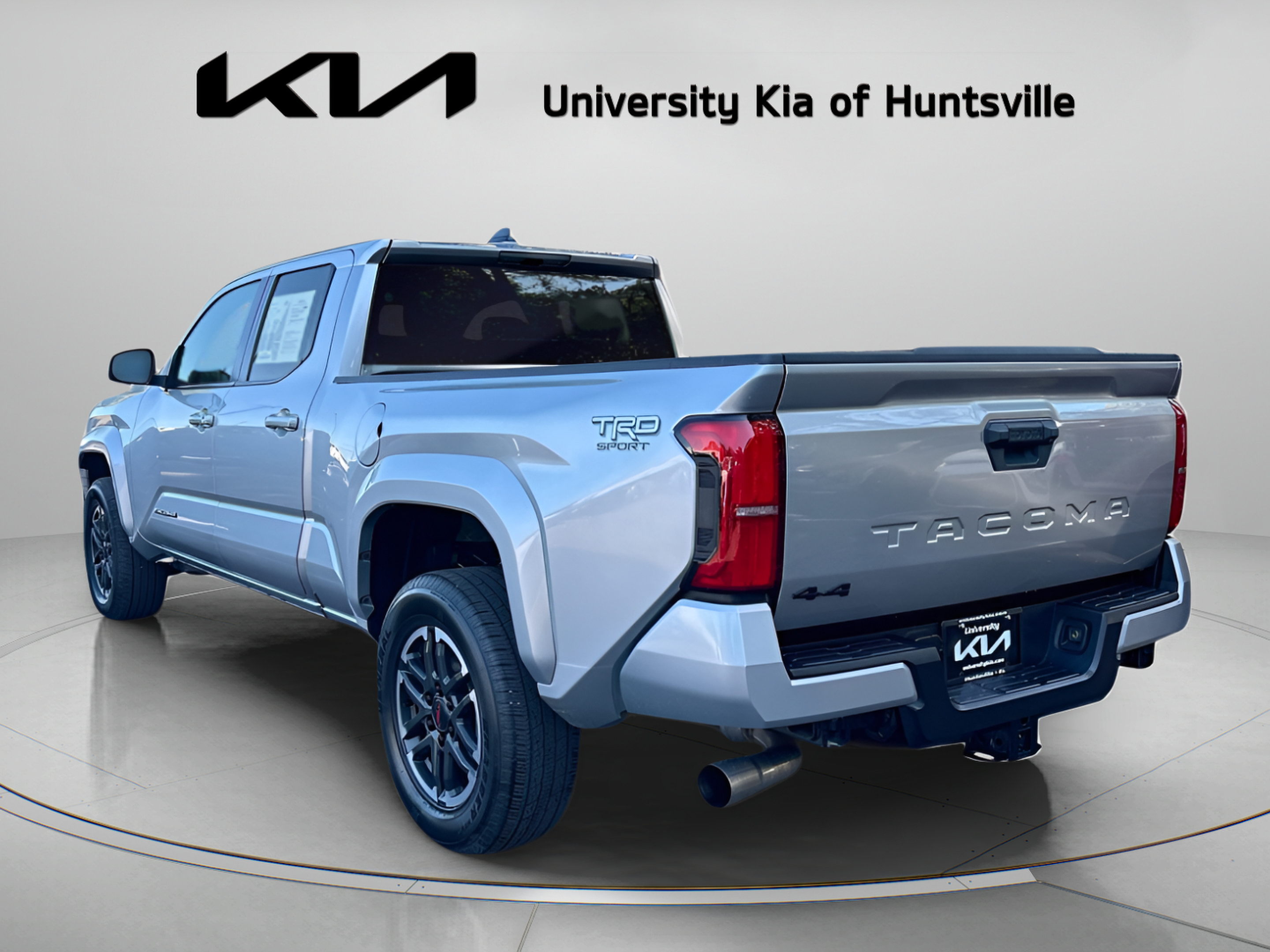 Used 2024 Toyota Tacoma TRD Sport AWD/4WD image 6
