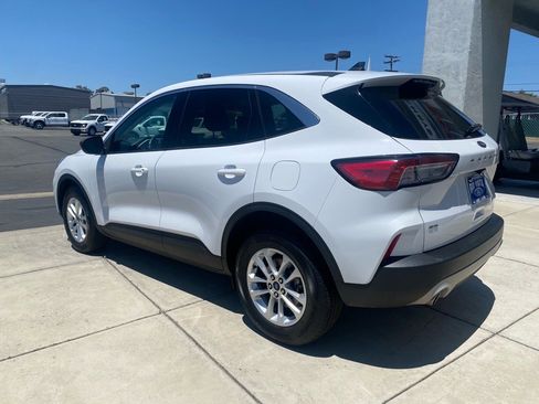 Used 2022 Ford Escape SE image 4