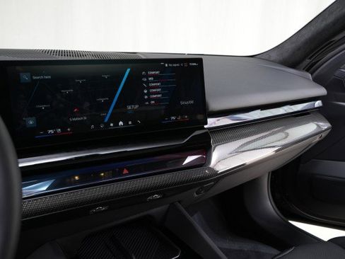 Used 2025 BMW M5 w/ Executive Package image 40