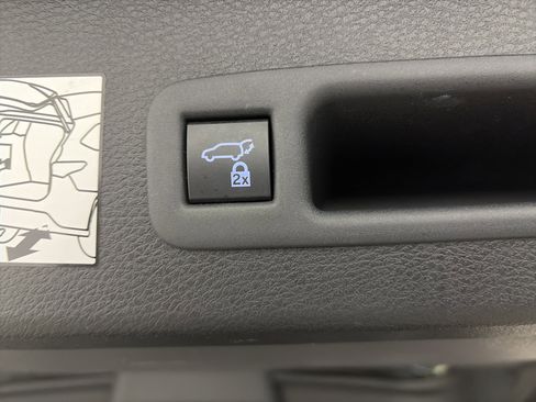 Used 2023 Toyota Sienna XSE w/ XSE Plus Package image 33