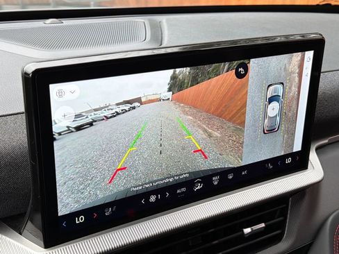 Used 2025 Ford Explorer ST-Line w/ ST-Line Street Pack image 9