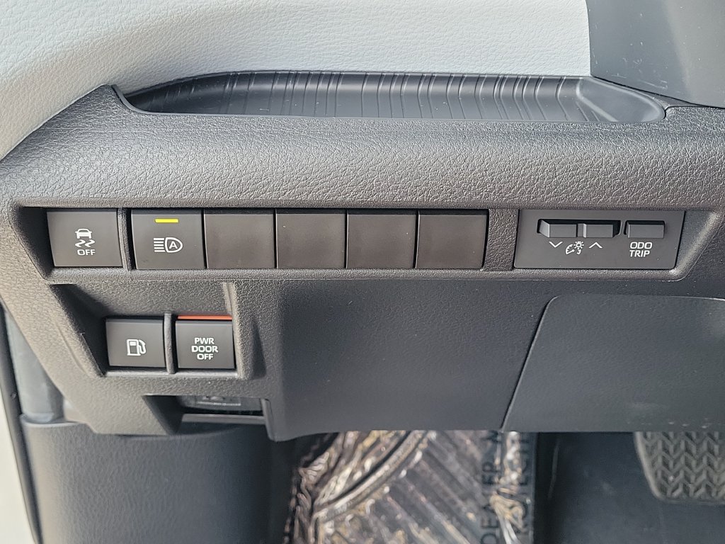 Used 2025 Toyota Sienna XLE FWD image 27