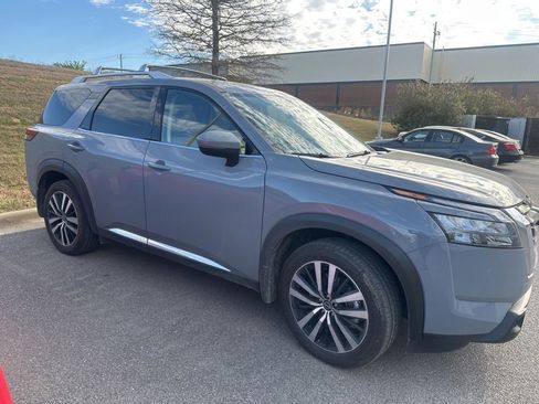 Used 2025 Nissan Pathfinder Platinum w/ Cargo Package image 2