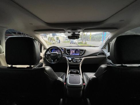 Used 2022 Chrysler Pacifica Limited image 15