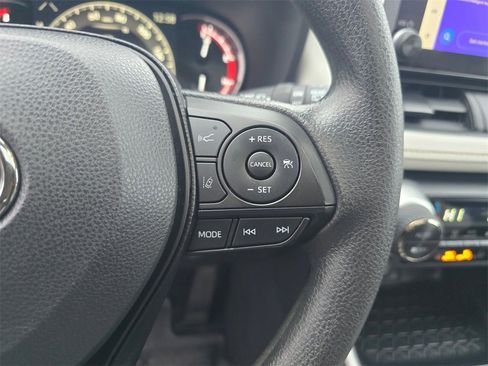 Used 2025 Toyota RAV4 XLE image 25