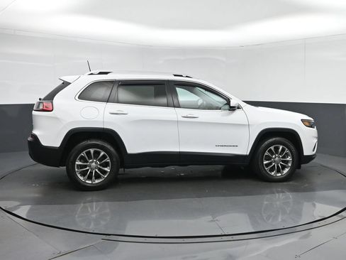 Used 2019 Jeep Cherokee Latitude Plus w/ Cold Weather Group AWD/4WD image 8