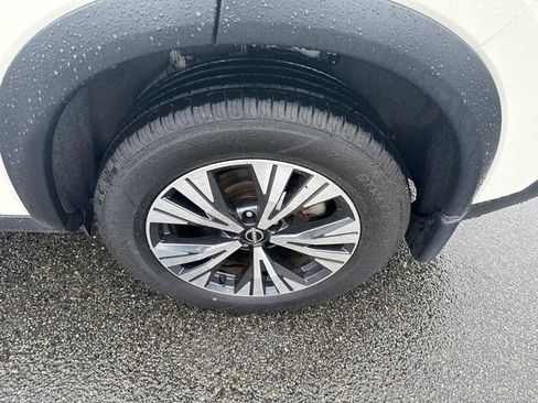 Used 2023 Nissan Rogue SV image 12