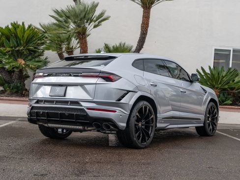 Used 2024 Lamborghini Urus S AWD/4WD image 3