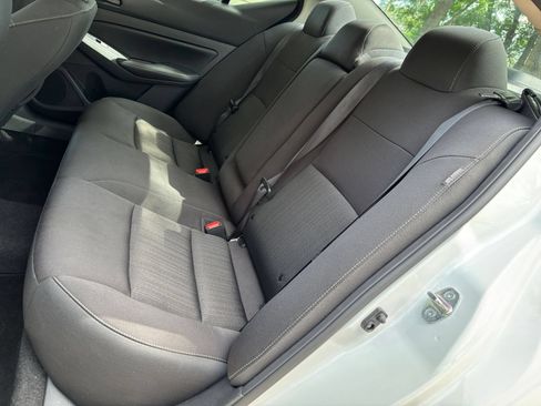 Used 2025 Nissan Altima 2.5 SV FWD image 39