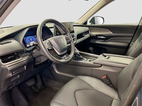 Used 2024 Toyota Grand Highlander XLE image 17