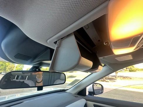 Used 2022 Nissan Rogue SV w/ SV Premium Package image 31