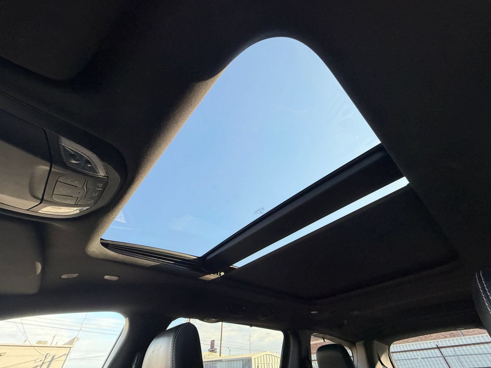 Used 2025 Chrysler Pacifica Limited FWD image 31