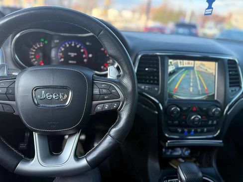 Used 2017 Jeep Grand Cherokee SRT image 13