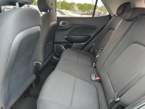 Used 2020 Hyundai Venue SE FWD image 17