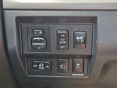Used 2019 Toyota Tundra SR5 AWD/4WD image 25
