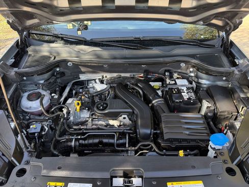 Used 2025 Volkswagen Taos SE image 32