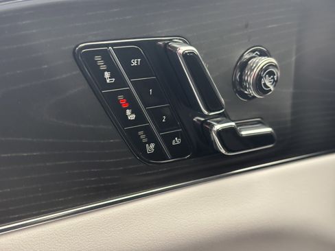 Certified 2024 Cadillac Lyriq Luxury AWD/4WD image 33