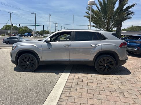 New 2026 Volkswagen Atlas Cross Sport SE FWD image 10