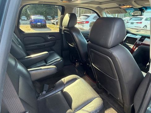 Used 2009 Cadillac Escalade AWD image 11