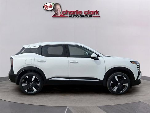 Used 2025 Nissan Kicks SR image 6