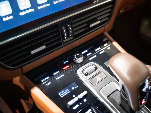 Used 2022 Porsche Cayenne Turbo S AWD/4WD image 23