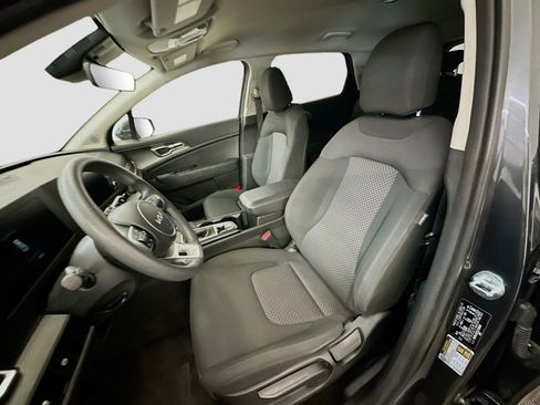 Used 2025 Kia Sportage LX image 13