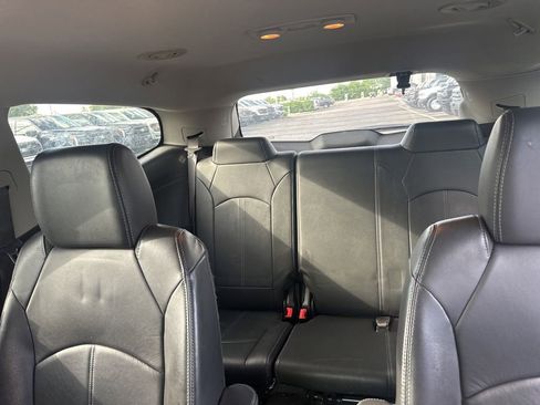 Used 2017 Chevrolet Traverse LT FWD image 8