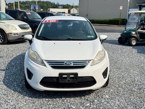 Used 2013 Ford Fiesta SE FWD image 2