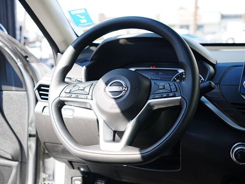 Used 2024 Nissan Altima 2.5 SV image 16