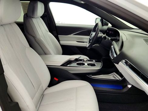 Used 2024 Cadillac Lyriq Luxury image 23