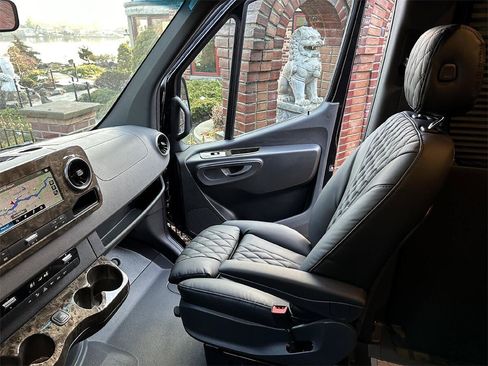 Used 2024 Mercedes-Benz Sprinter 3500 image 34
