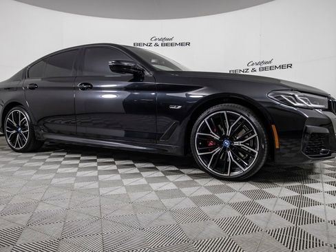 Used 2023 BMW 530e w/ M Sport Package image 3