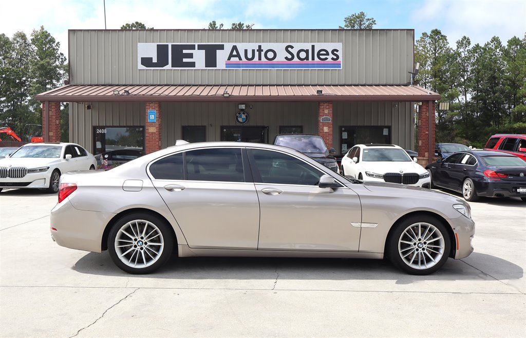 Used 2013 BMW 750i RWD image 8