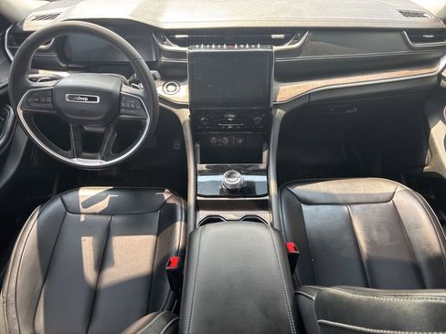 Used 2024 Jeep Grand Cherokee Limited w/ Black Appearance Package image 25