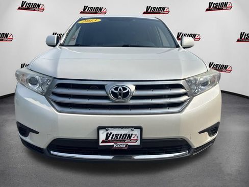Used 2013 Toyota Highlander 4WD w/ Cold Weather Pkg image 2