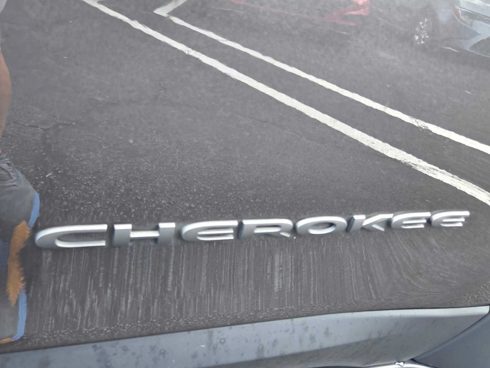 Used 2022 Jeep Cherokee Trailhawk w/ Sun, Sound & Nav Group AWD/4WD image 19