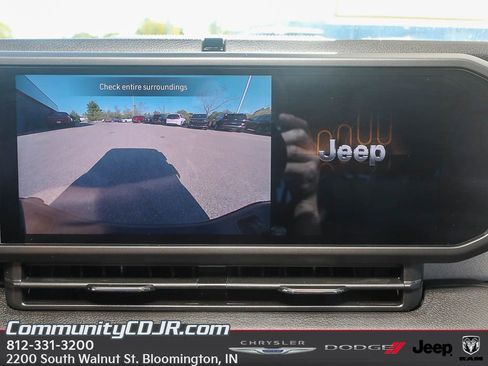 New 2025 Jeep Gladiator Sport image 17