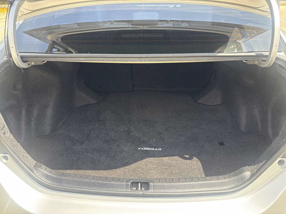 Used 2015 Toyota Corolla LE FWD image 10