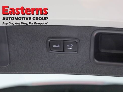 Used 2023 Porsche Macan T w/ Premium Package Plus image 23