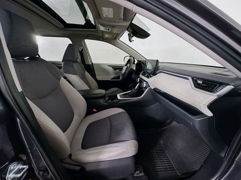 Used 2019 Toyota RAV4 XLE image 32