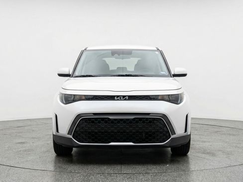 Used 2025 Kia Soul LX w/ LX Technology Package image 2