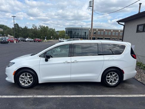 Used 2024 Chrysler Voyager LX FWD image 6