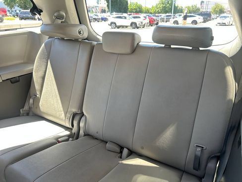 Used 2015 Toyota Sienna XLE Premium AWD/4WD image 33
