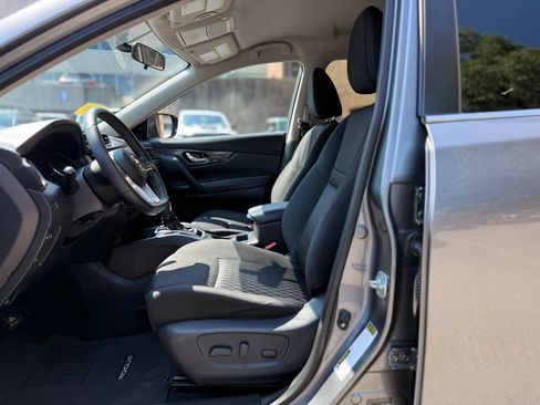 Used 2018 Nissan Rogue SV w/ Premium Package AWD/4WD image 15