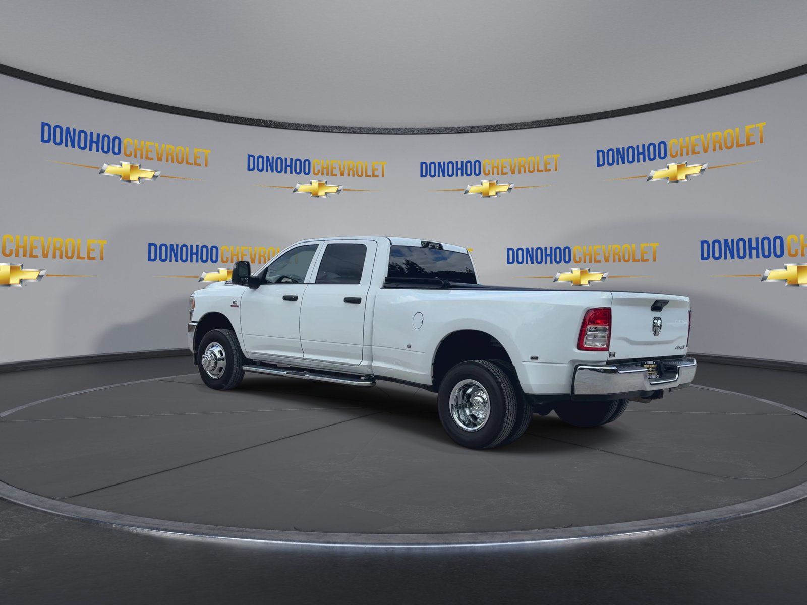 Used 2024 RAM 3500 Tradesman w/ Chrome Appearance Group AWD/4WD image 9