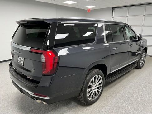 Used 2025 GMC Yukon XL Denali image 10
