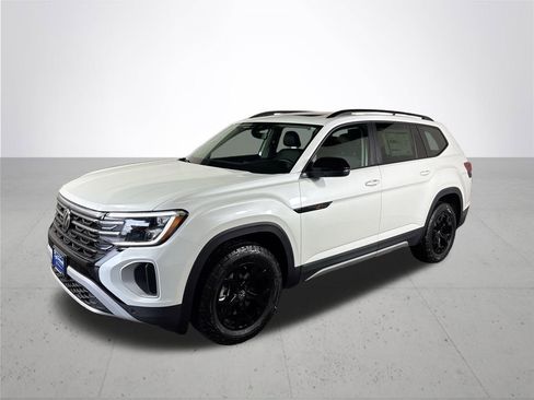 New 2026 Volkswagen Atlas Peak Edition AWD/4WD image 2