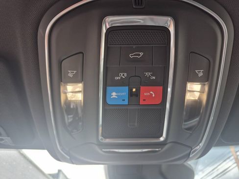 Used 2024 Jeep Grand Cherokee Laredo w/ Luxury Tech Group I AWD/4WD image 24